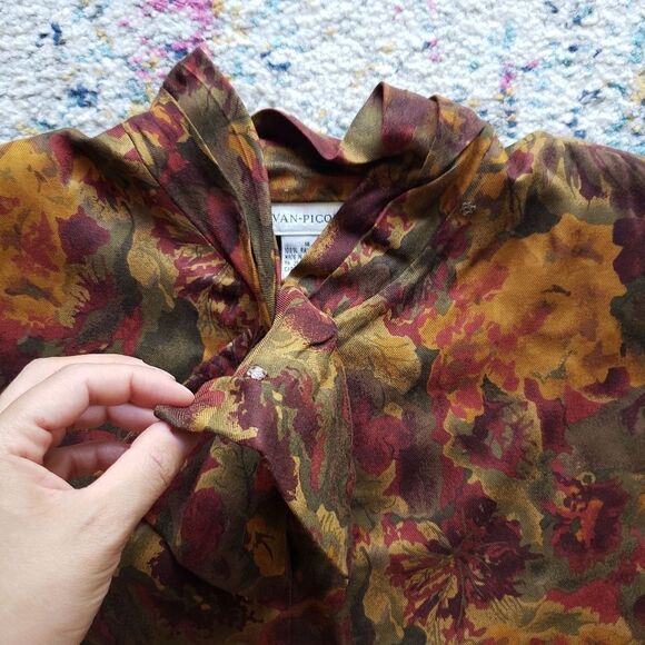 Vintage Evan Picone blouse. - Picture 10 of 16